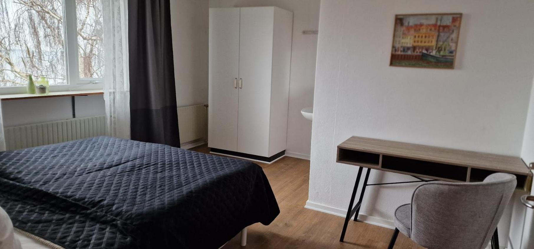 Dobbeltværelse med fælles badeværelse